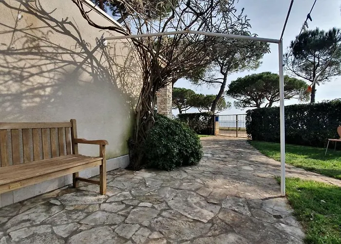 Дом отдыха Mediterranean House Умаг